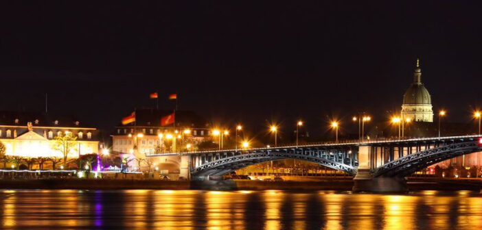 Mainzer Fastnacht schlägt Brücke über den Rhein