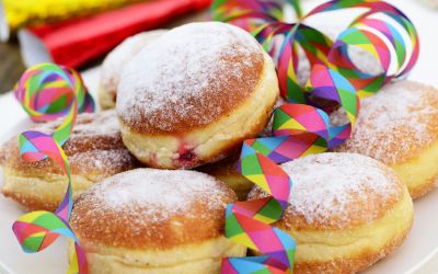 Fastnachtsgebäck unter der Lupe: Wie gesundheitsschädlich sind Kreppel, Krapfen, Berliner und Fasnetsküchle? (Foto: AdobeStock - photocrew 101920887)