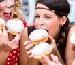 Wie unbedenklich ist Karneval mit all den Schadstoffen in Schminke, Krapfen und Kostümen? (Foto: AdobeStock - Kzenon 315387652)
