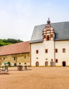 Vielfältige Klänge erfüllen Kloster Buch mit Leben (Foto: AdobeStock - Sina Ettmer 115007215)