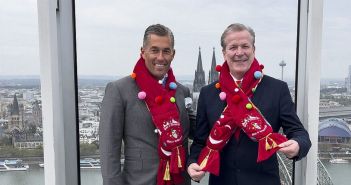 Mottoschal 2024: Eintrittskarte in die fröhliche Welt des Karnevals Karnevalssession 2024: Mottoschal verkörpert Leichtigkeit und kölsche (Foto: Festkomitee Kölner Karneval)