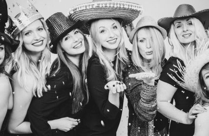 Deutschland startet karnevalistische Saison elften Elften um 11:11 (Foto: AdobeStock - Christian Schwier - 81393437)